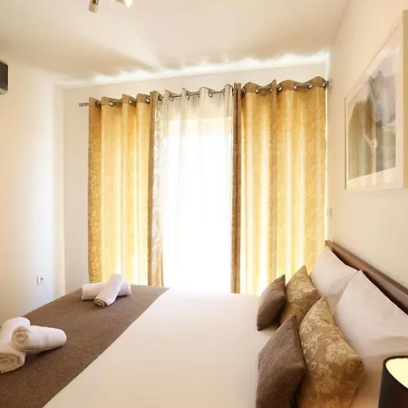 Altido 3-br Flat With Terrace And Rooftop Pool Nazaré