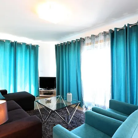 Altido 3-br Flat With Terrace And Rooftop Pool * Nazaré