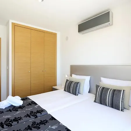 Altido 3-br Flat With Terrace And Rooftop Pool Apartment *
