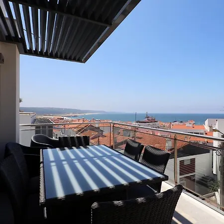 Altido 3-br Flat With Terrace And Rooftop Pool Apartment Nazaré