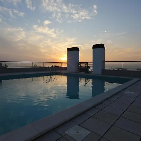 Apartment Altido 3-br Flat With Terrace And Rooftop Pool