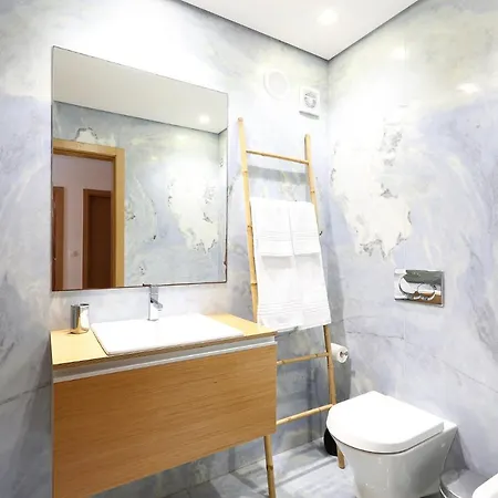 Altido 3-br Flat With Terrace And Rooftop Pool Apartment